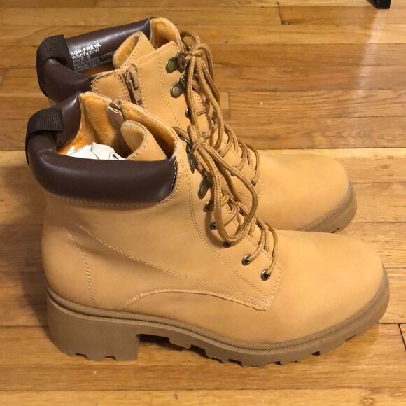 Brand New boots - Picture 1 of 7